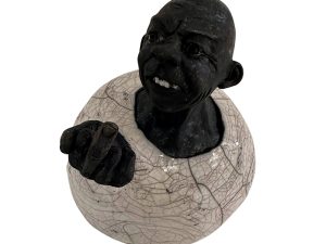 Skulptur af Heidi av Reyni med titlen Fuck You