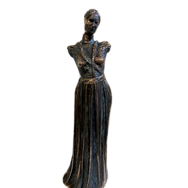 Bronzeskulptur af kvinde med kjole